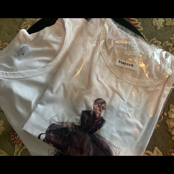 White Vintage Inspired Vogue Graphic T-Shirt NWT - Picture 5 of 9